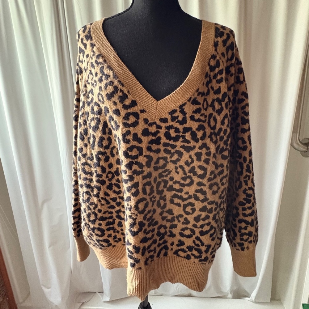 Old Navy Women's Long Sleeve Leopard Print V-Neck Sweater - Size XXL